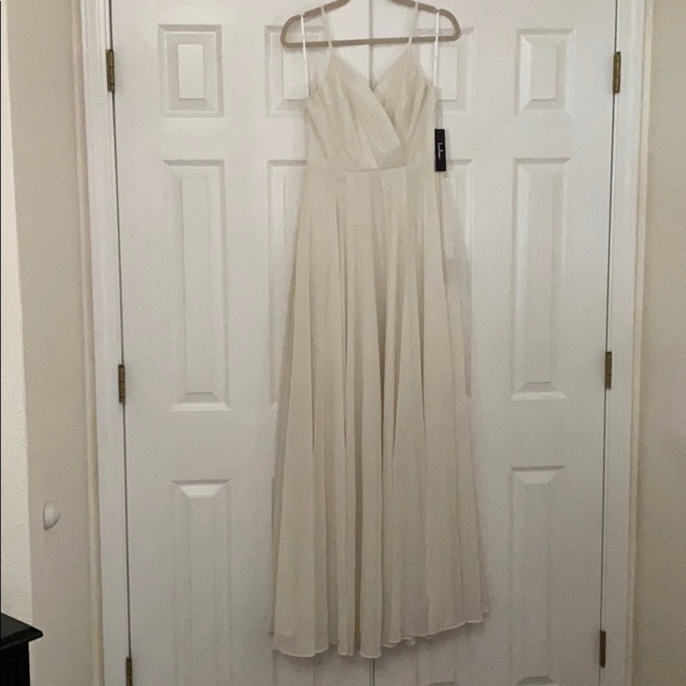 NWT; Simply glamorous gown, without compromising your budget or style.